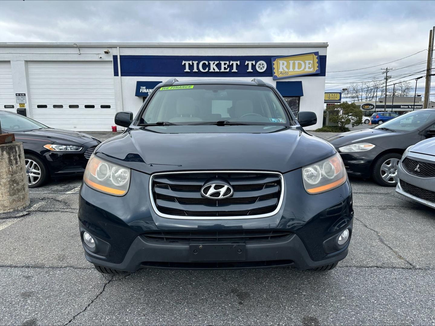 2011 BLUE Hyundai Santa Fe Limited 2.4 FWD (5XYZK3AB3BG) with an 2.4L L4 DOHC 16V engine, 6-Speed Automatic transmission, located at 1254 Manheim Pike, Lancaster, PA, 17601, (717) 393-9133, 40.062870, -76.323273 - Photo#1